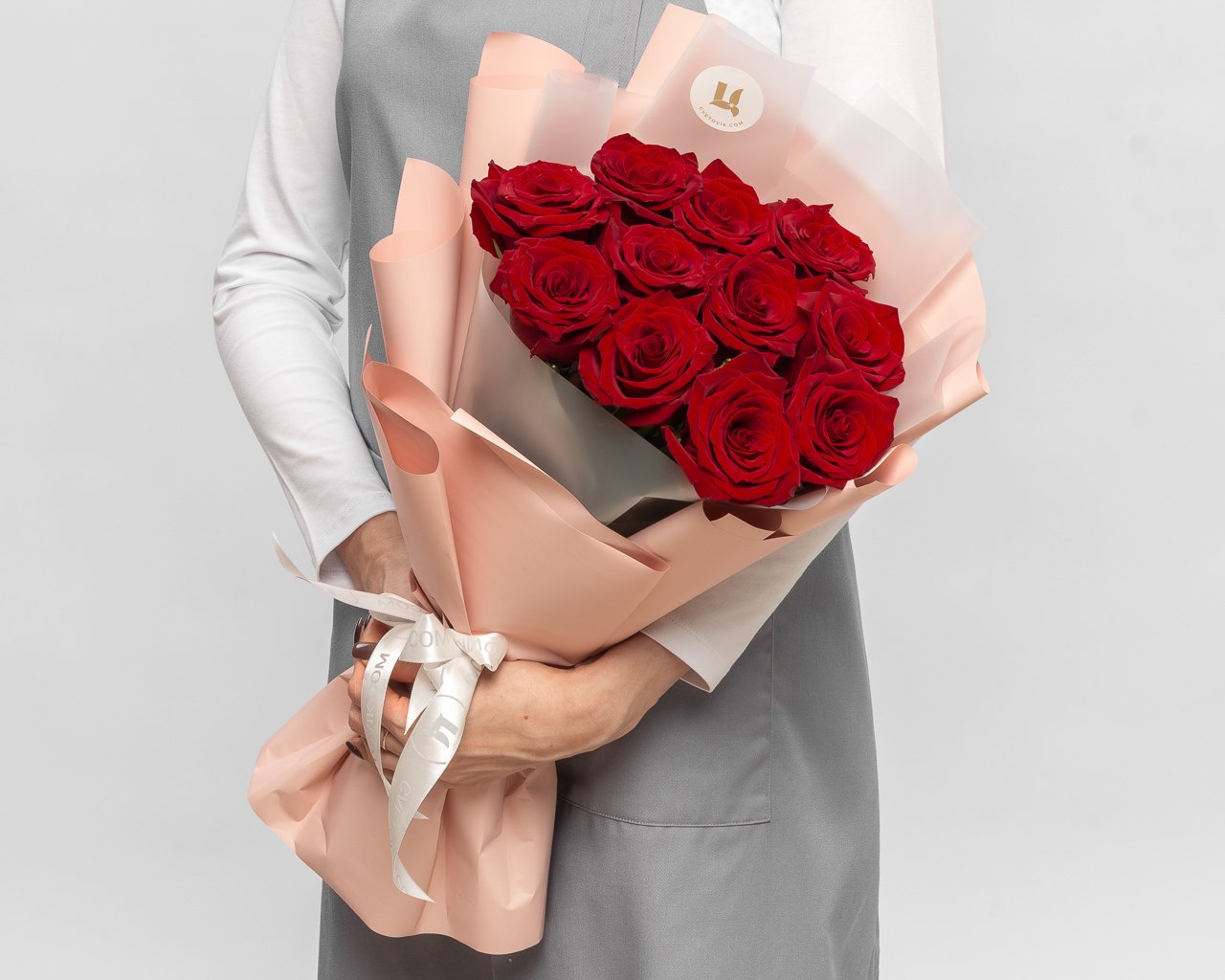 Букет из 11 красных роз 40-50 см (Эквадор) премиум в упаковке - 2