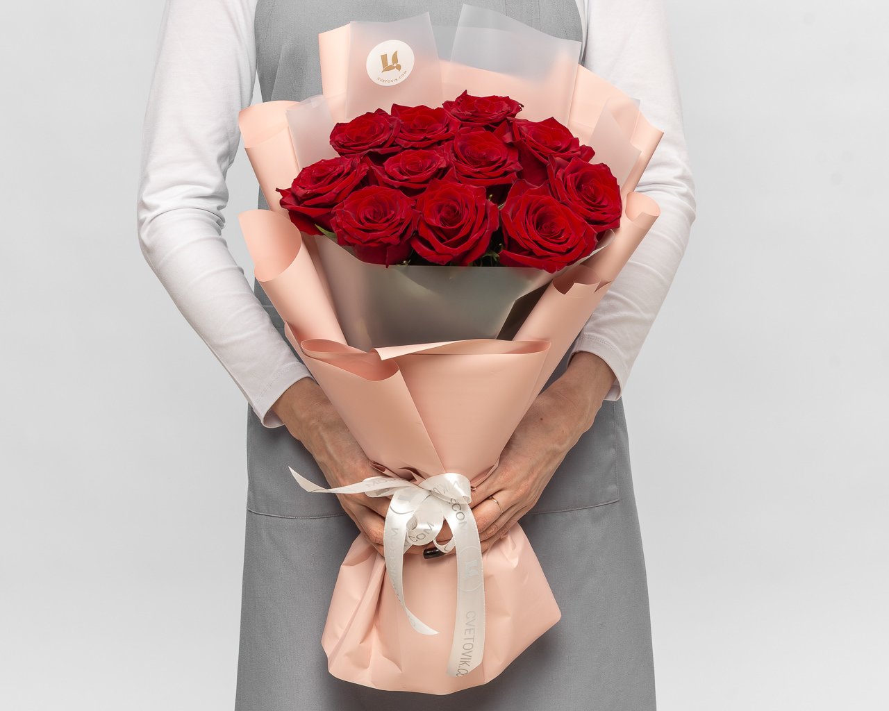 Букет из 11 красных роз 40-50 см (Эквадор) премиум в упаковке - 3