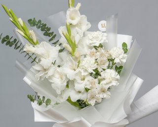 Букет из 3 гладиолусов и 3 альстромерий в дизайнерской упаковке  small - 4