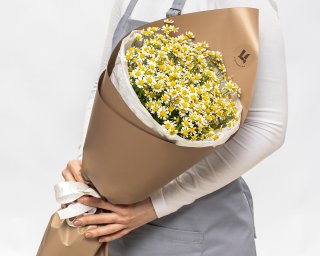 Букет из 9 матрикарий в стильной упаковке  small - 2