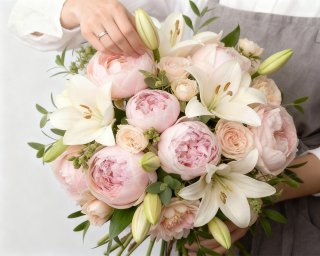 Букет на усмотрение флориста в нежных оттенках   3000 руб small - 2