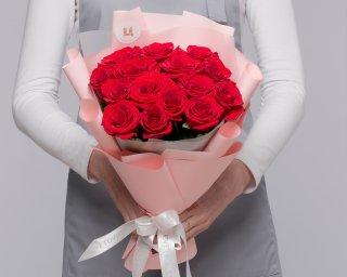 Букет из 15 красных роз 35-40 см (Россия) в упаковке  small - 3