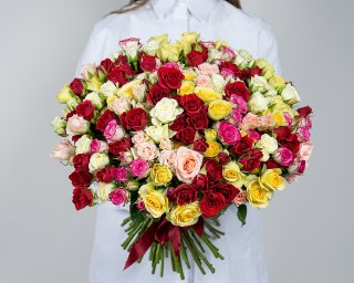 Букет из 51 кустовой розы микс 40 см (Кения) под ленту  small - 3