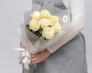 Букет из 7 белых роз премиум 40-50 см (Эквадор) в стильной упаковке  small - 2