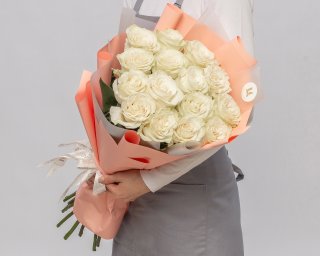 Букет из 15 белых роз премиум 60-70 см (Эквадор) в упаковке  small - 2
