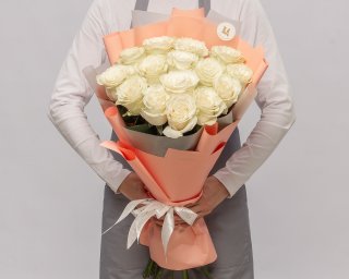 Букет из 15 белых роз премиум 60-70 см (Эквадор) в упаковке  small - 3