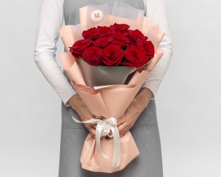 Букет из 11 красных роз 40-50 см (Эквадор) премиум в упаковке  small - 3