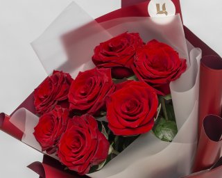 Букет из 7 красных роз премиум 40-50 см (Эквадор) в упаковке  small - 4