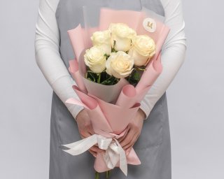 Букет из 5 белых роз премиум 40-50 см (Эквадор) в стильной упаковке  small - 3