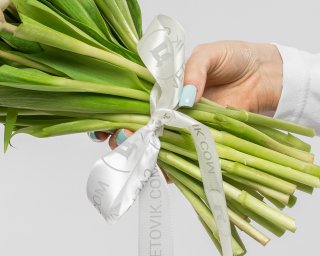 Букет из 35 белых и розовых тюльпанов стандарт под ленту  small - 5