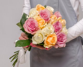 Букет из 15 роз в пастельных тонах 35-40 см (Россия) под ленту  small - 2