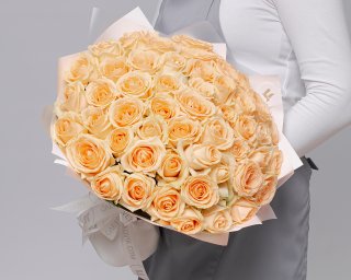 Букет из 51 кремовой розы 35-40 см (Россия) в дизайнерской упаковке  small - 3