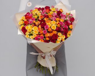 Букет из 35 кустовых роз яркий микс 60-70 см (Кения) в упаковке  small - 2