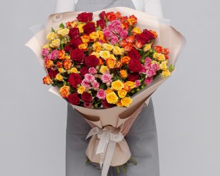 Букет из 25 кустовых роз яркий микс 60-70 см (Кения) в упаковке  small - 2