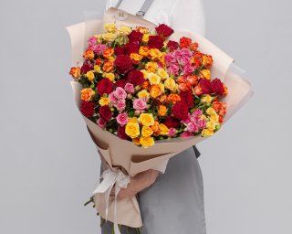 Букет из 25 кустовых роз яркий микс 60-70 см (Кения) в упаковке  small - 3