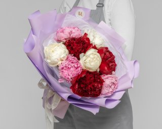 Букет из 9 пионов яркий микс в упаковке  small - 3