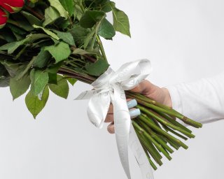 Букет из 35 красных роз (Кения) 35-40 см под ленту  small - 4