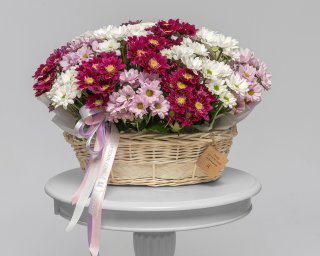 Корзина цветов из 25 кустовых хризантем  small - 2