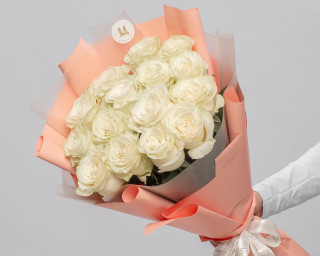Букет из 15 белых роз премиум 60-70 см (Эквадор) в упаковке  small - 1