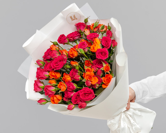 Букет из кустовых роз (Кения) микс 50 см в упаковке    9 шт - 1