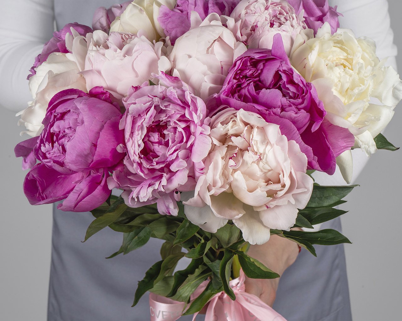 Букет из пионов микс (Сара Бернар) под ленту   15 шт - 3