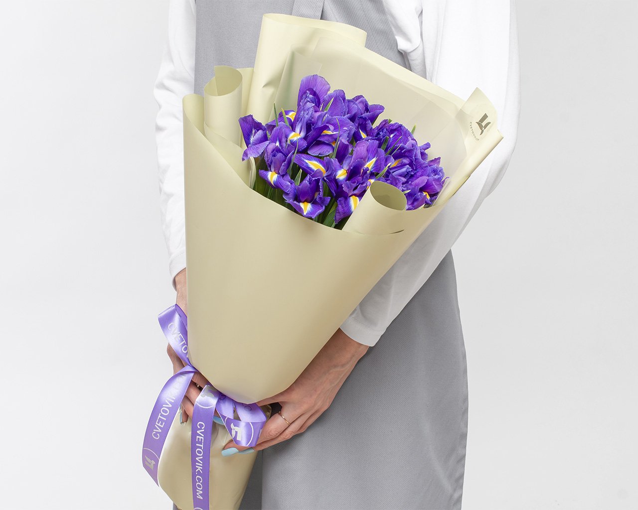 Букет цветов из ирисов в упаковке     15 шт - 2