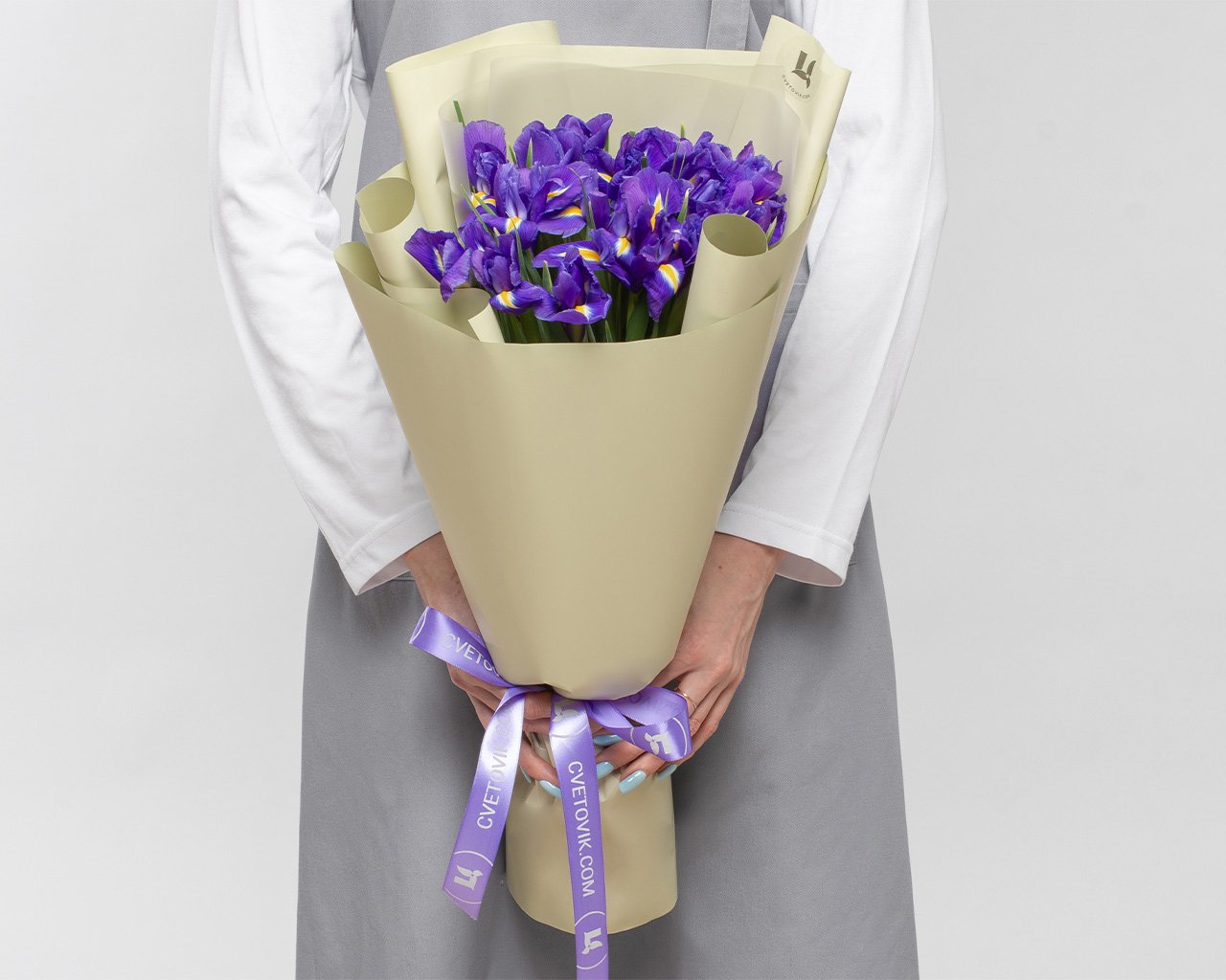 Букет цветов из ирисов в упаковке     15 шт - 3