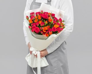 Букет из кустовых роз (Кения) микс 50 см в упаковке    9 шт small - 3
