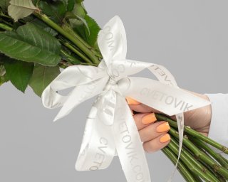 Букет из белых и красных роз (Кения) 35-40 см под ленту     15 шт small - 4