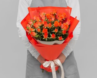 Букет из оранжевых кустовых роз (Россия) 50 см в упаковке    7 шт small - 2